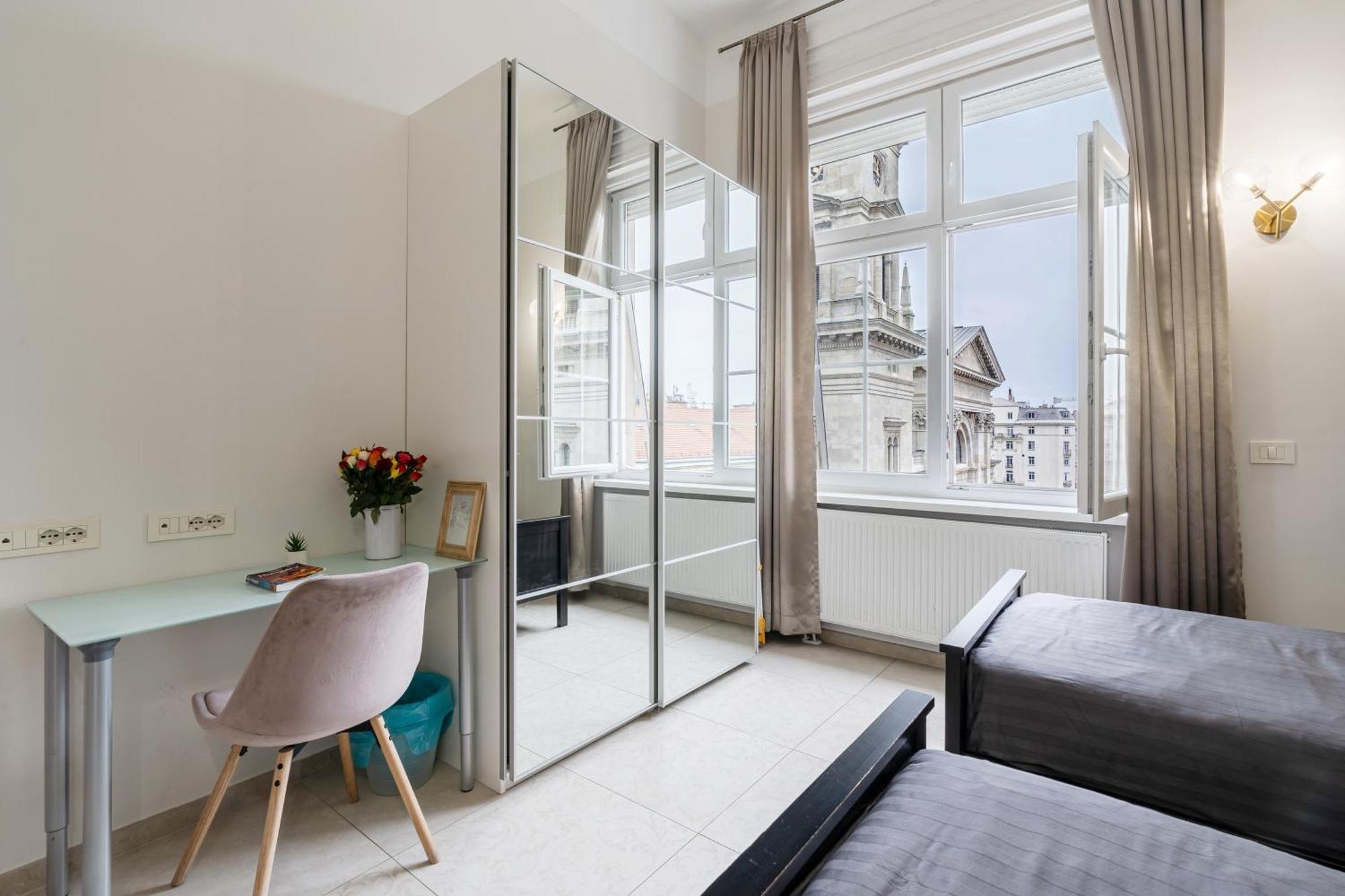 Basilika Monnalisa Luxury 3 Bedrooms Apartment With Amazing View Need Reservation X Free Parking Budapest Bagian luar foto